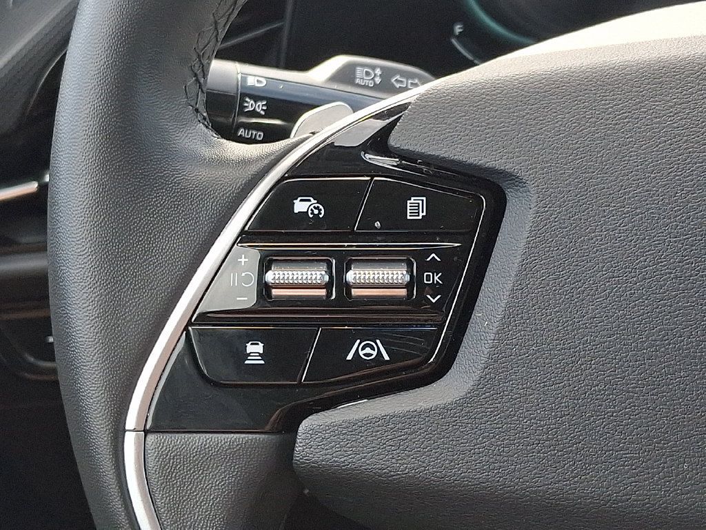 Certified 2023 Kia Niro EX FWD image 22