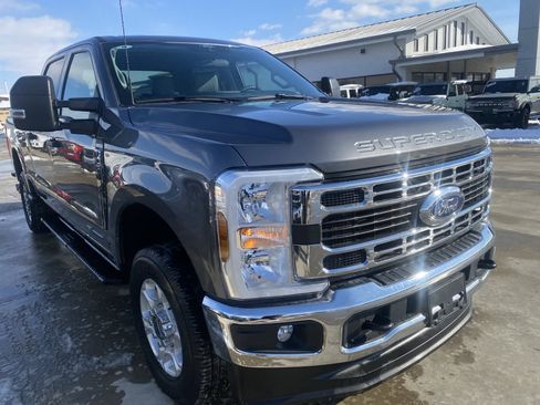 Used 2025 Ford F250 XLT image 3