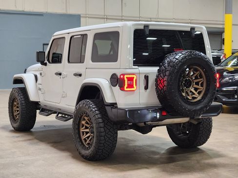 Used 2024 Jeep Wrangler Unlimited Sahara AWD/4WD image 11