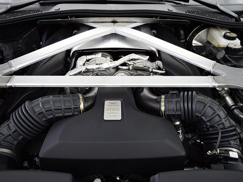 Used 2023 Aston Martin V8 Vantage Coupe RWD image 19