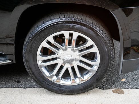 Used 2018 Cadillac Escalade 2WD image 14