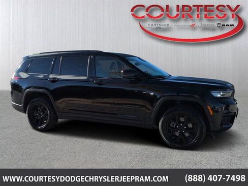 Used 2024 Jeep Grand Cherokee L Laredo image 1