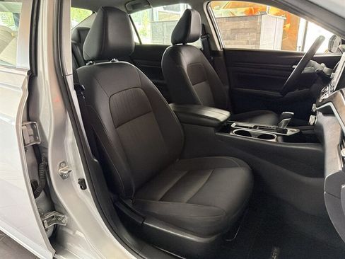 Used 2024 Nissan Altima 2.5 SV FWD image 18