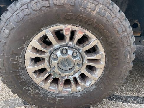 Used 2022 Ford F250 XLT w/ XLT Premium Package image 2