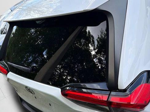 Used 2021 Toyota RAV4 XLE FWD image 8
