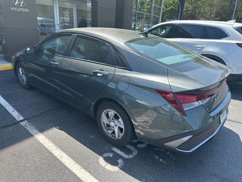 Certified 2024 Hyundai Elantra SE FWD image 4