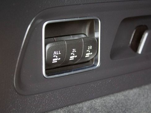Used 2025 Mercedes-Benz GLS 450 4MATIC image 23