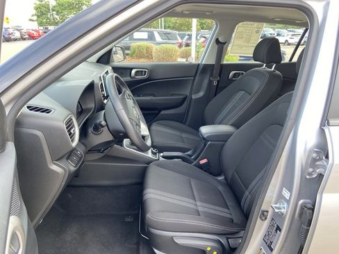 Used 2025 Hyundai Venue SEL FWD image 34
