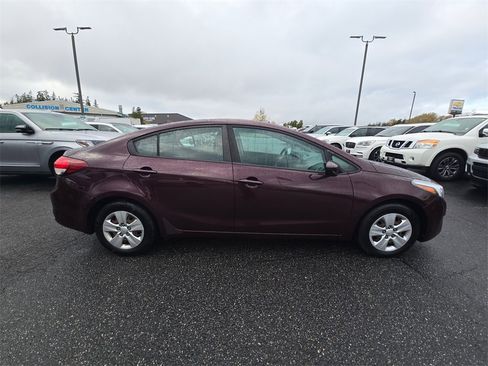 Used 2017 Kia Forte LX image 3