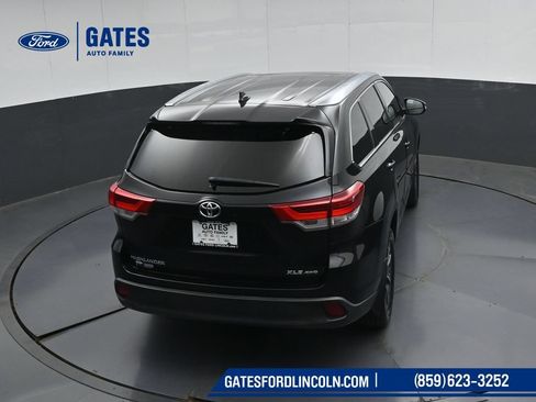 Used 2019 Toyota Highlander XLE AWD/4WD image 50