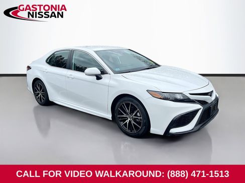 Used 2023 Toyota Camry SE image 1