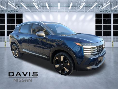 Used 2025 Nissan Kicks SR FWD image 1
