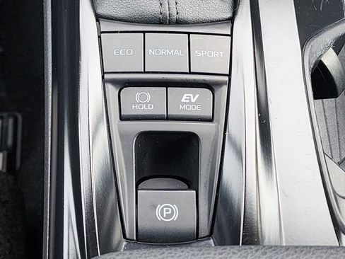 Used 2025 Toyota Camry SE w/ Convenience Package image 26