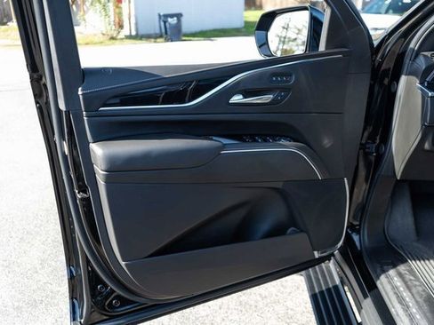 Used 2024 Cadillac Escalade V w/ LPO, ONYX Package image 17