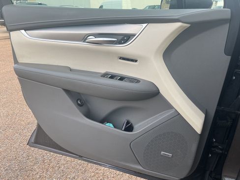 Used 2017 Cadillac XT5 Luxury image 12