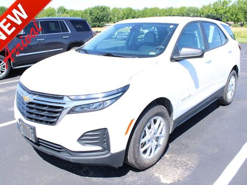 Used 2022 Chevrolet Equinox LS FWD image 1