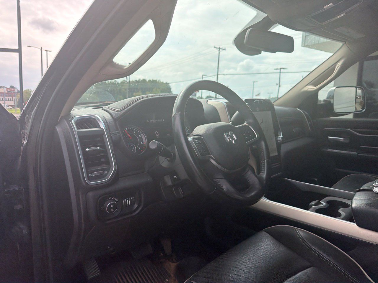 Used 2022 RAM 2500 Laramie AWD/4WD image 3