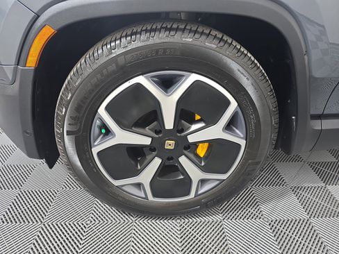 Used 2024 Rivian R1S Adventure AWD/4WD image 9