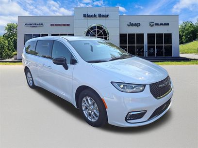 New 2025 Chrysler Pacifica Select