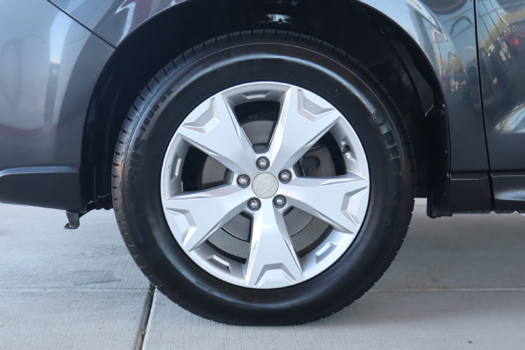 Used 2016 Subaru Forester 2.5i Premium AWD/4WD image 5