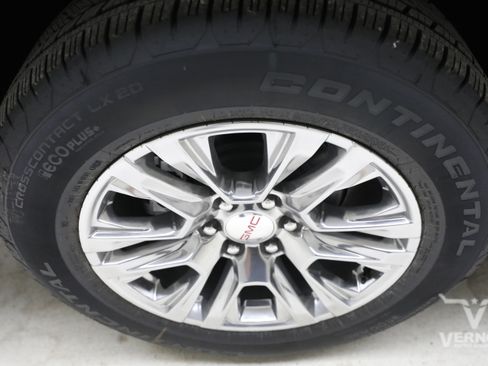 New 2026 GMC Yukon XL Denali w/ Sun & Power Step Package AWD/4WD image 32