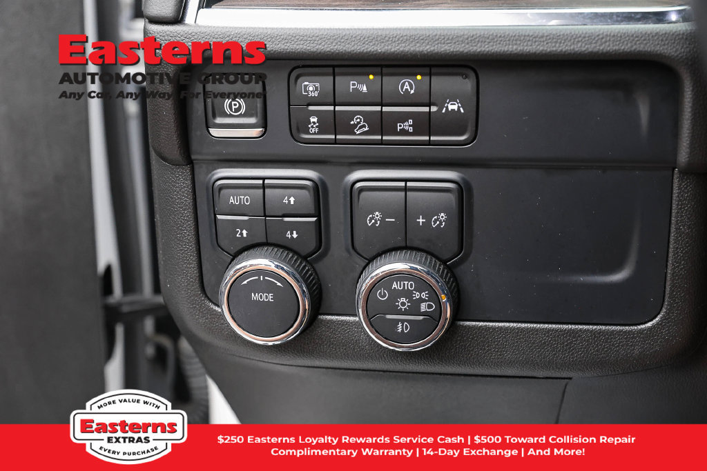 Used 2025 Chevrolet Suburban Z71 AWD/4WD image 17