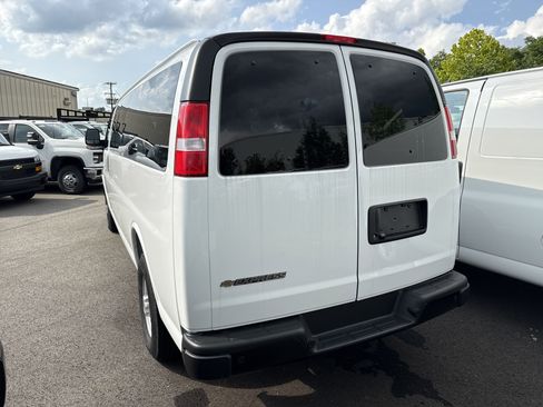 New 2025 Chevrolet Express 3500 LS image 5
