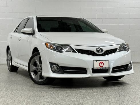Used 2012 Toyota Camry SE FWD image 4