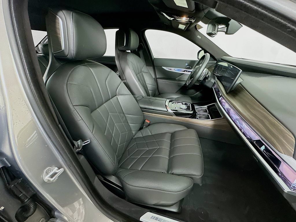 Certified 2023 BMW 740i RWD image 28