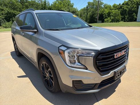 Used 2023 GMC Terrain SLE w/ Driver Convenience Package FWD image 6