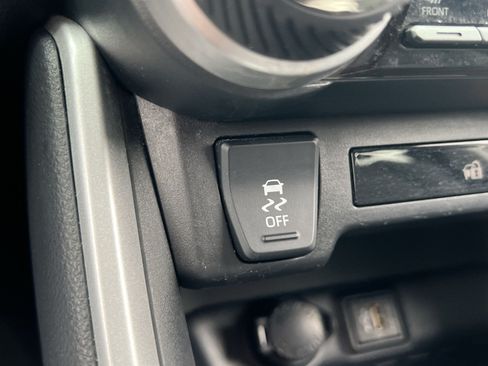Used 2025 Toyota RAV4 XLE AWD/4WD image 28
