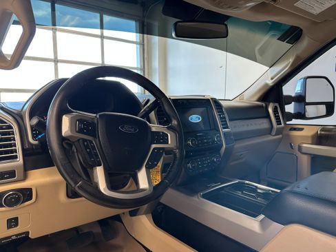 Used 2017 Ford F250 Lariat w/ Chrome Package image 10