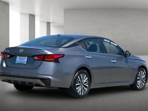 Used 2023 Nissan Altima 2.5 SV FWD image 4