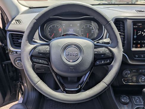 Used 2023 Jeep Cherokee Altitude Lux AWD/4WD image 16