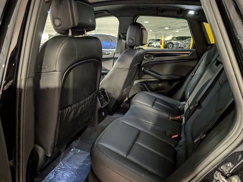 Certified 2025 Porsche Macan image 24