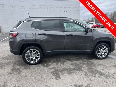 Used 2022 Jeep Compass Latitude image 9