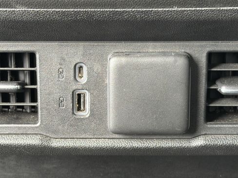 Used 2023 Chevrolet Silverado 1500 LT AWD/4WD image 15