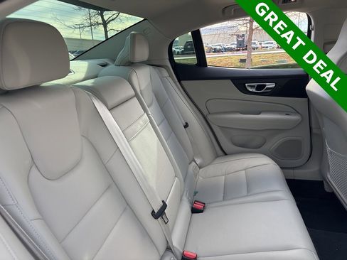 Used 2020 Volvo S60 T5 Momentum image 11