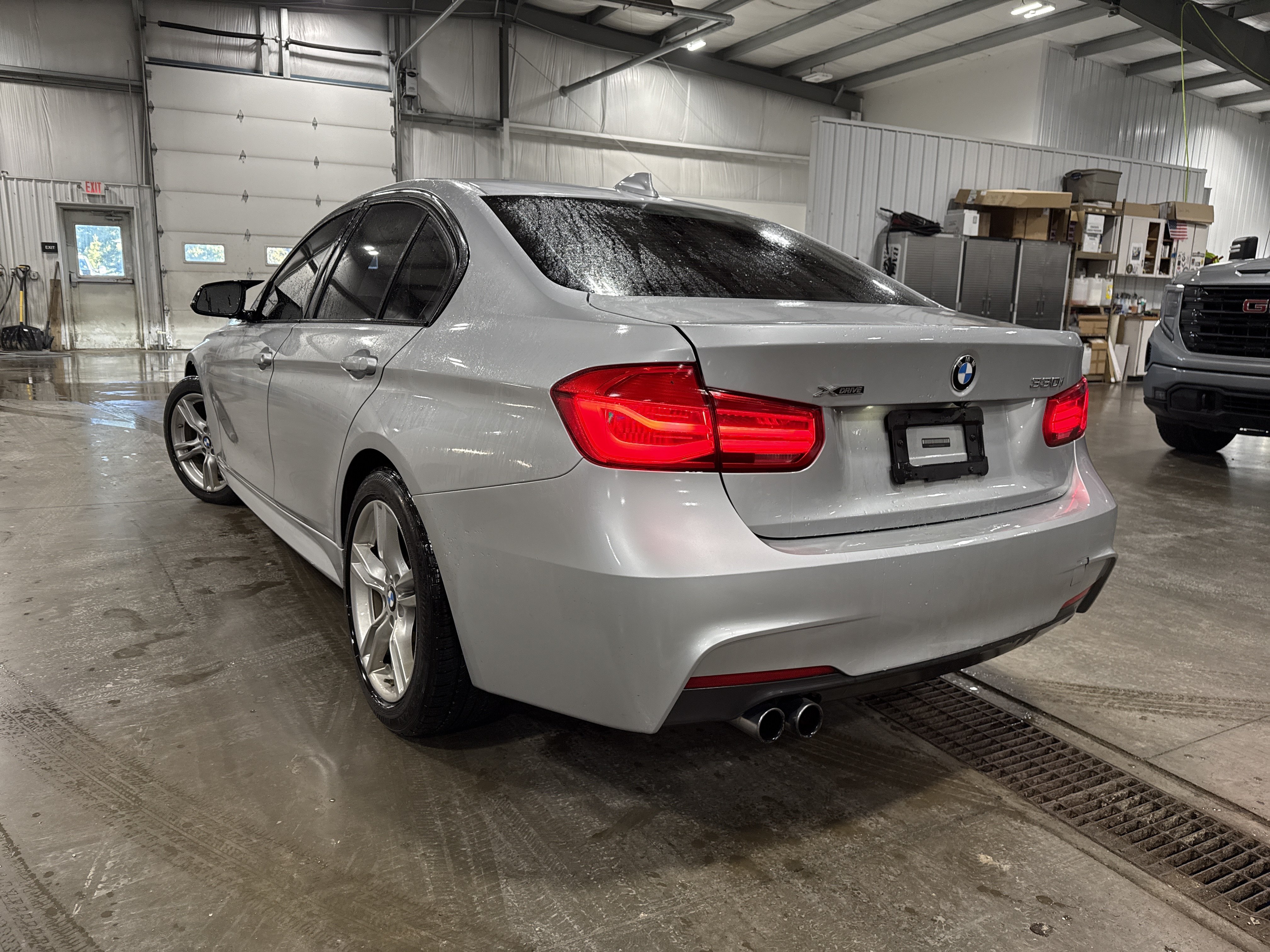 Used 2018 BMW 330i xDrive Sedan AWD/4WD image 4
