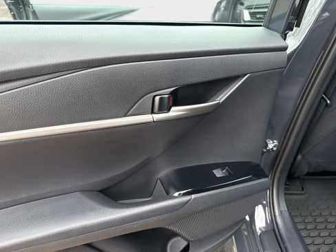 Used 2025 Toyota Camry SE image 12
