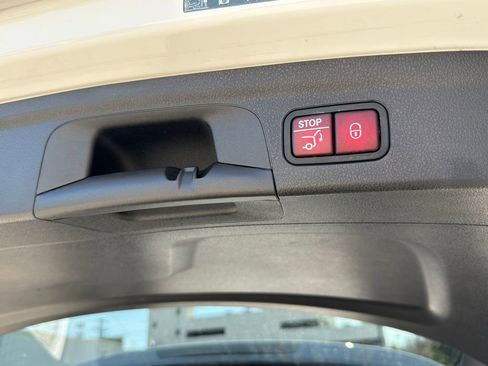 Used 2024 Mercedes-Benz GLE 350 4MATIC image 10