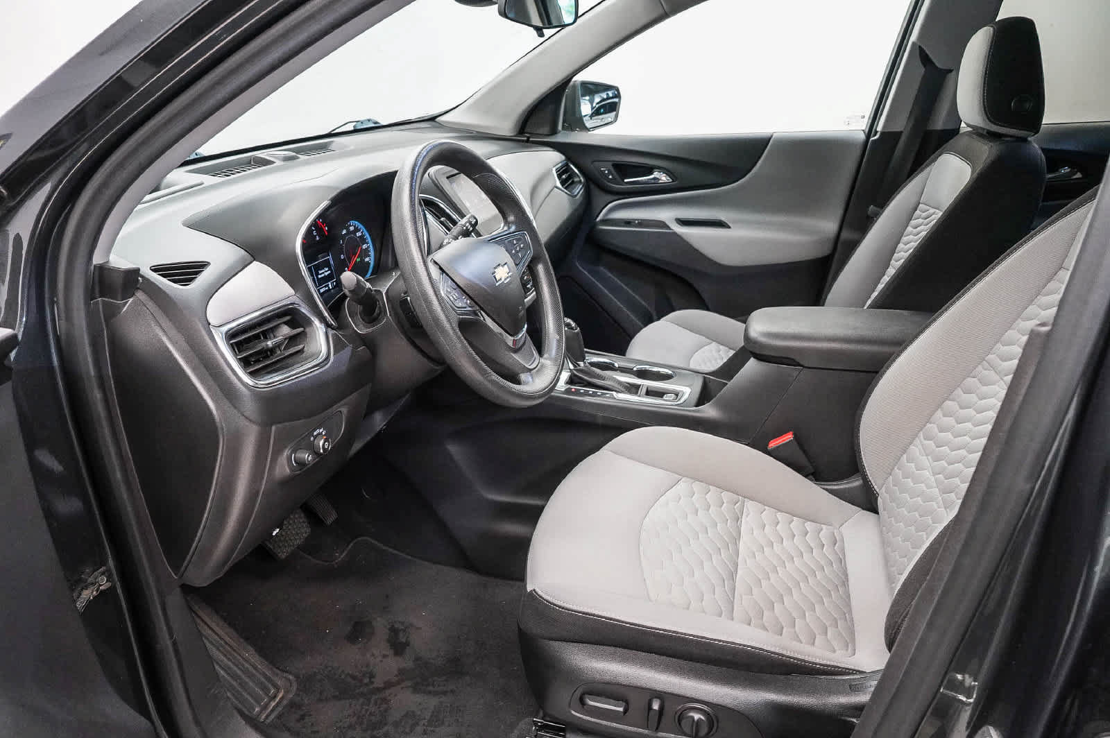 Used 2020 Chevrolet Equinox LS w/ LS Convenience Package FWD image 17