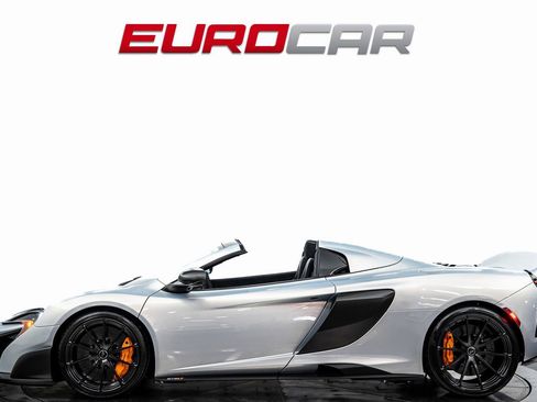 Used 2016 McLaren 675LT Spider image 2