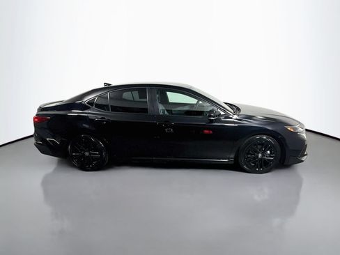 Used 2026 Toyota Camry SE FWD image 8