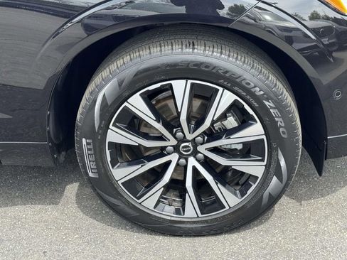 Certified 2024 Volvo XC60 B5 Plus w/ Climate Package AWD/4WD image 6