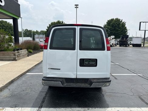 Used 2018 Chevrolet Express 2500 w/ Driver Convenience Package RWD image 7
