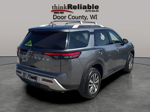 Used 2025 Nissan Pathfinder SL AWD/4WD image 6