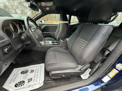 Used 2014 Dodge Challenger SXT RWD image 21