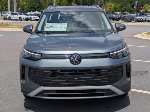New 2026 Volkswagen Tiguan SE FWD image 9