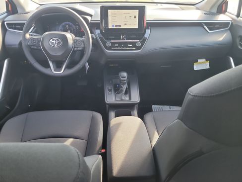 Used 2026 Toyota Corolla Cross LE image 17
